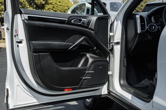 Used 2016 Porsche Cayenne image 38