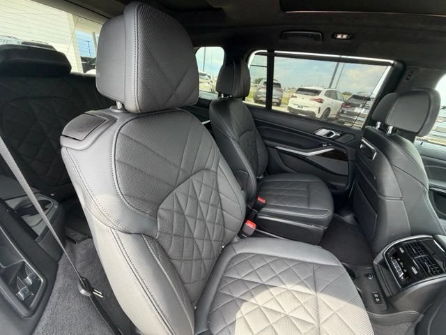 Used 2024 BMW X7 xDrive40i w/ M Sport Package AWD/4WD image 32