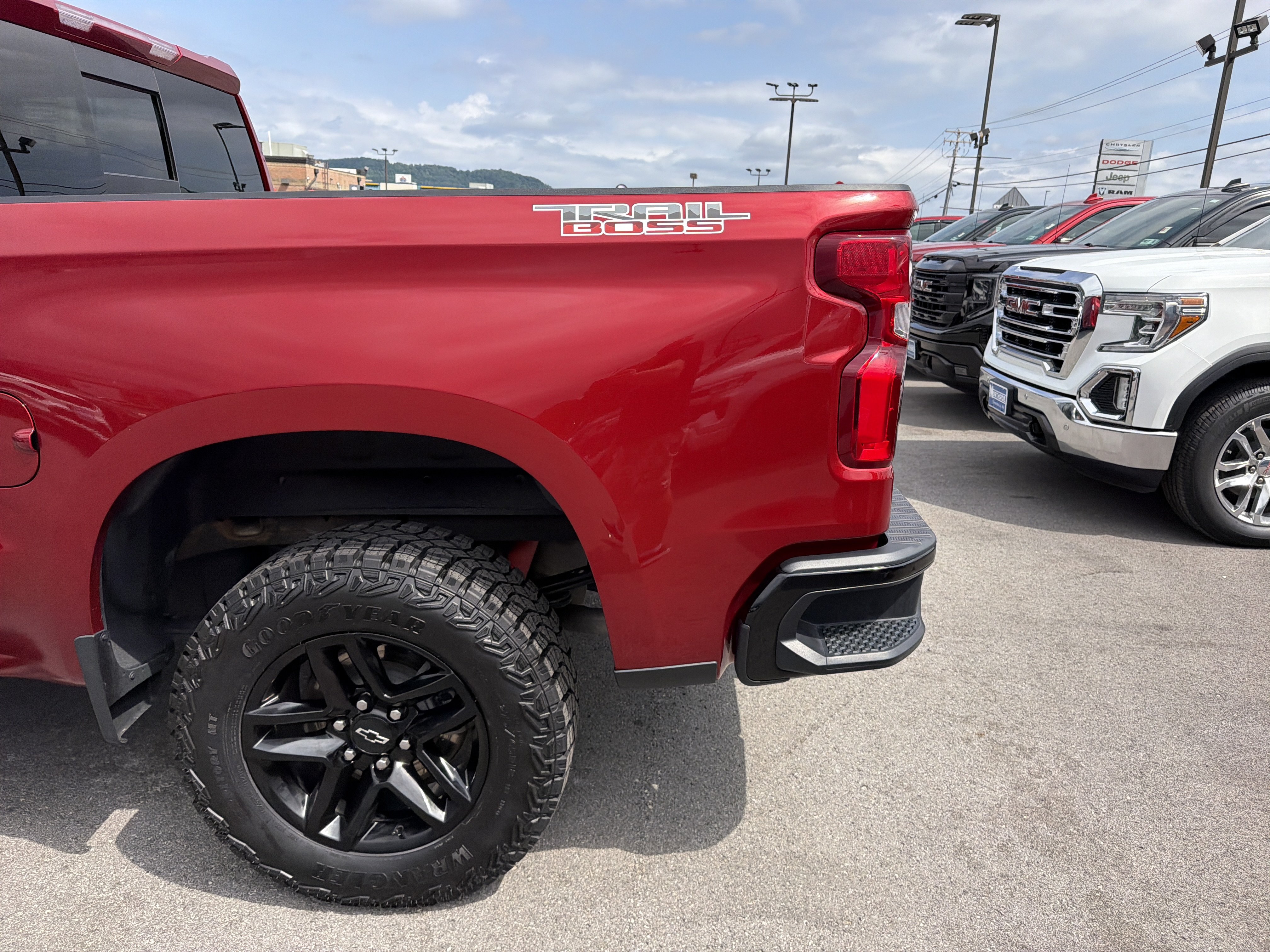 Used 2024 Chevrolet Silverado 1500 LT Trail Boss w/ Convenience Package II AWD/4WD image 10