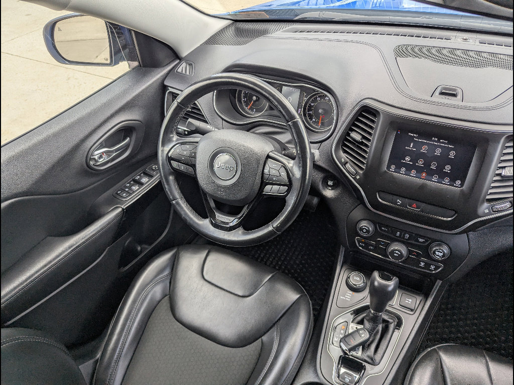 Used 2020 Jeep Cherokee Latitude Plus AWD/4WD image 22
