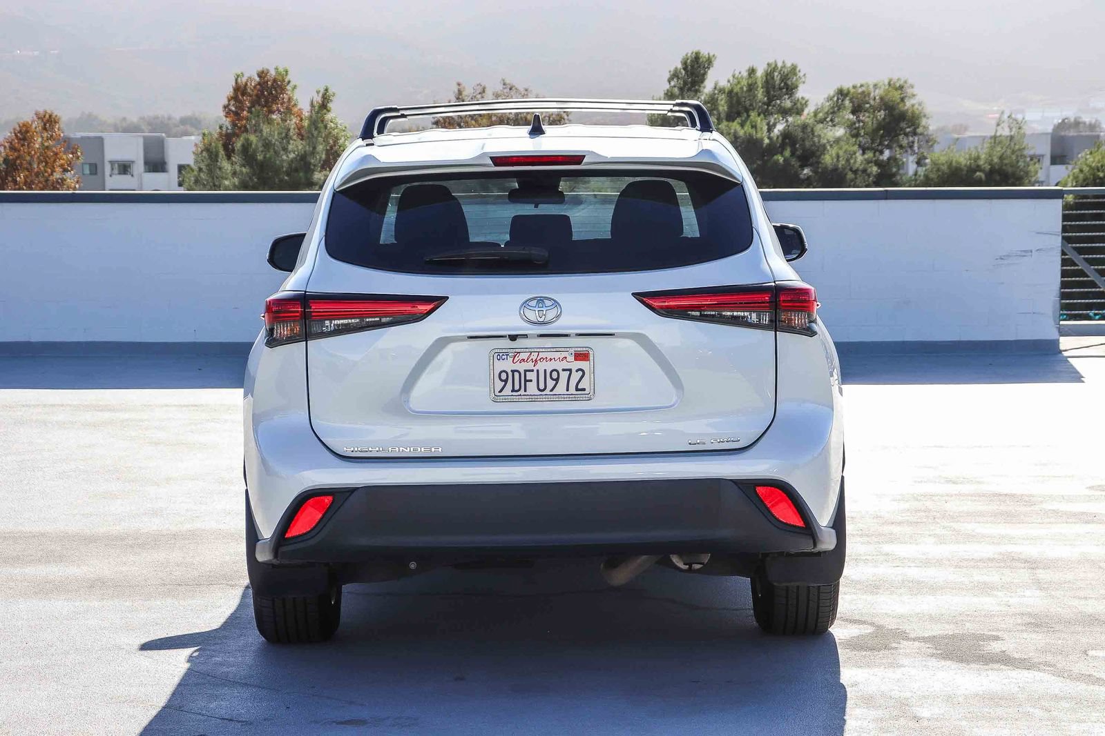 Used 2022 Toyota Highlander LE AWD/4WD image 5