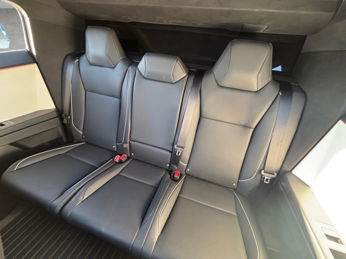 Used 2024 Tesla Cybertruck AWD Crew Cab image 23