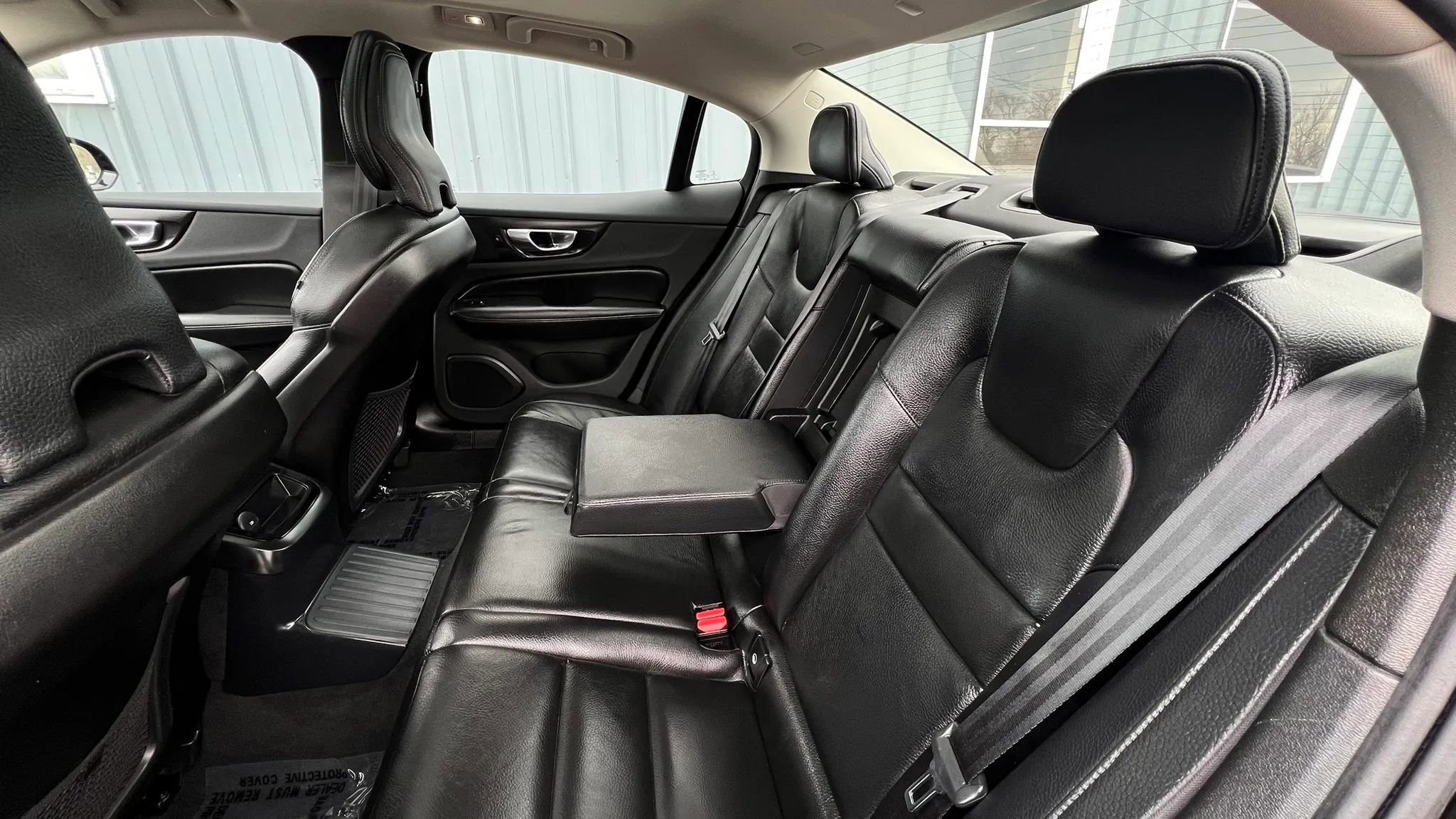 Used 2023 Volvo S60 T8 Plus image 25