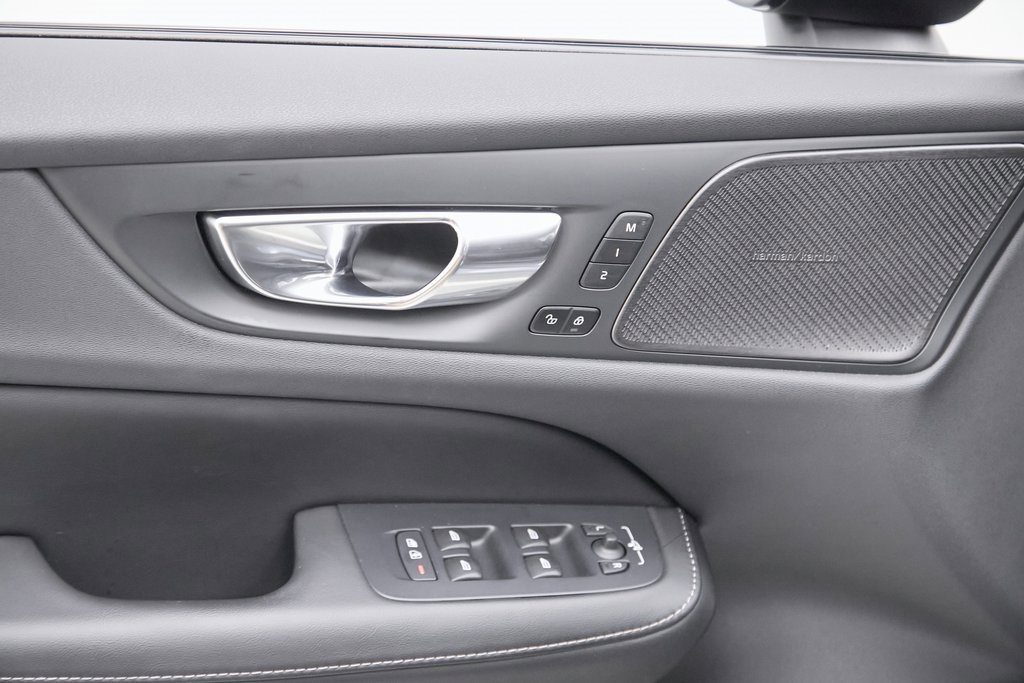 Certified 2024 Volvo V60 B5 Cross Country Ultimate image 12
