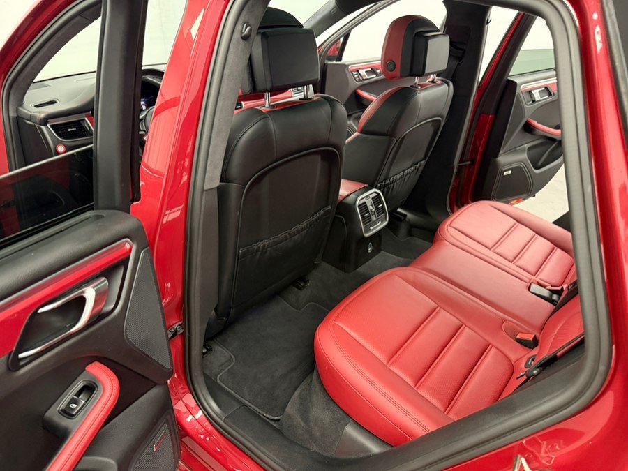 Used 2015 Porsche Macan Turbo w/ Premium Package Plus AWD/4WD image 50