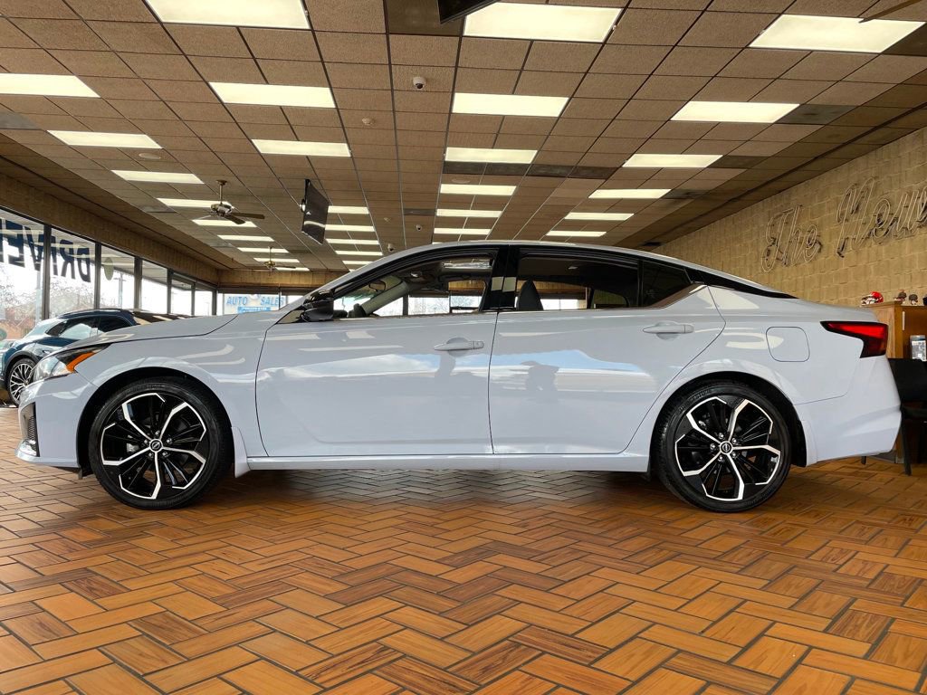 Used 2024 Nissan Altima 2.5 SR w/ SR Premium Package image 5