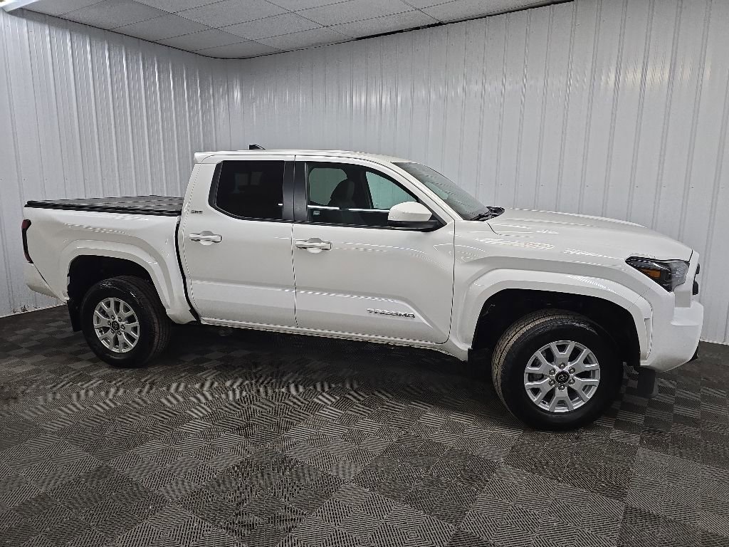 Used 2024 Toyota Tacoma SR5 AWD/4WD image 1