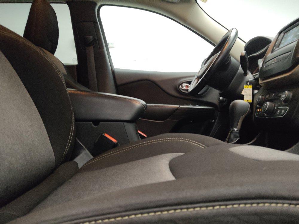Used 2014 Jeep Cherokee Latitude FWD image 21
