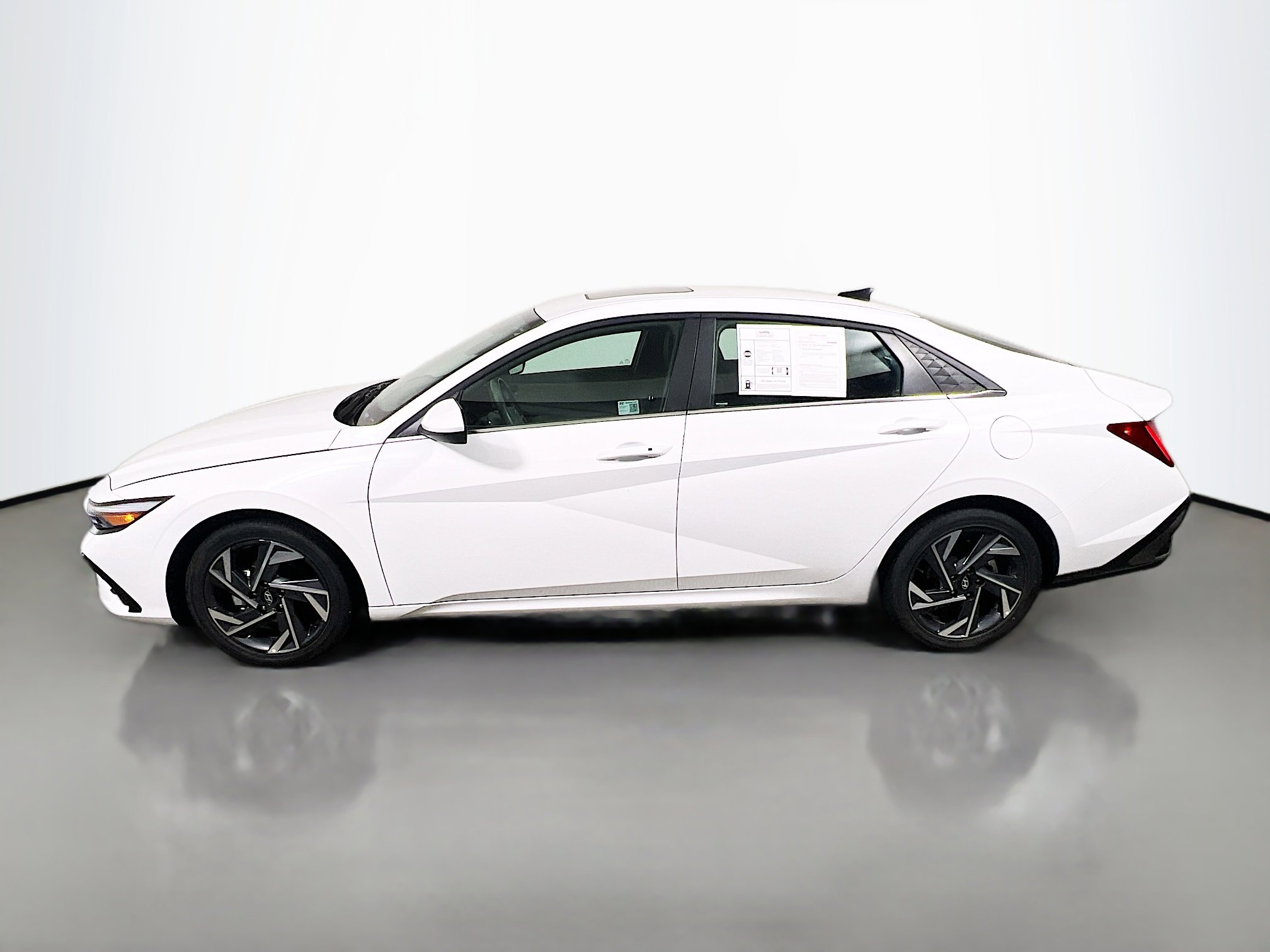 Used 2025 Hyundai Elantra SEL image 9