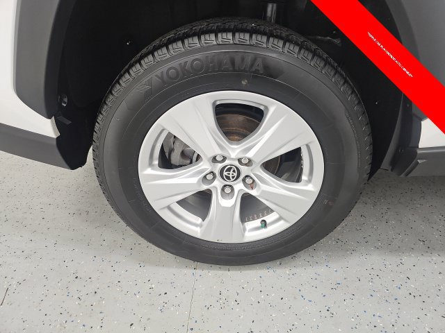 Used 2021 Toyota RAV4 XLE AWD/4WD image 7