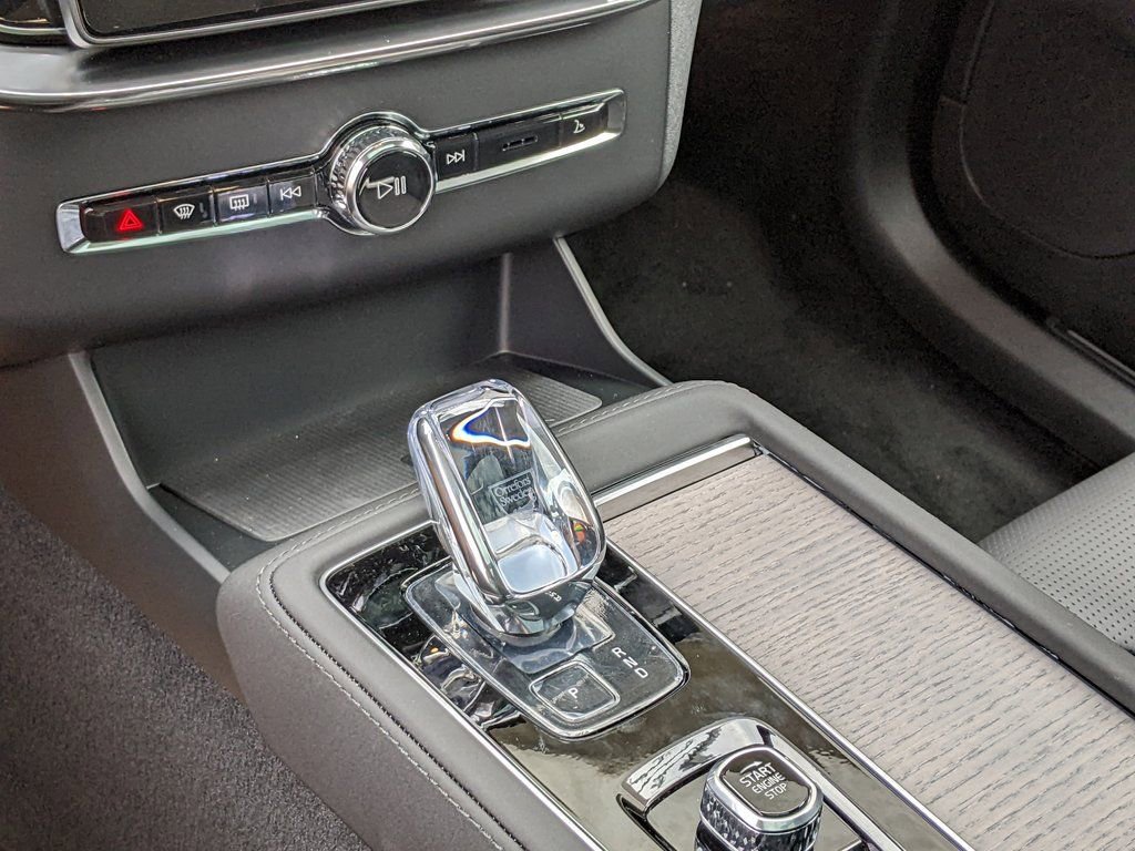 New 2026 Volvo XC90 B6 Plus w/ Protection Package Premier image 19