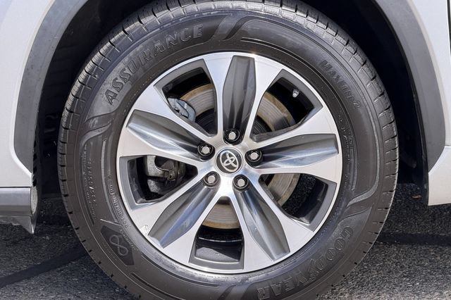 Used 2023 Toyota Highlander XLE FWD image 38