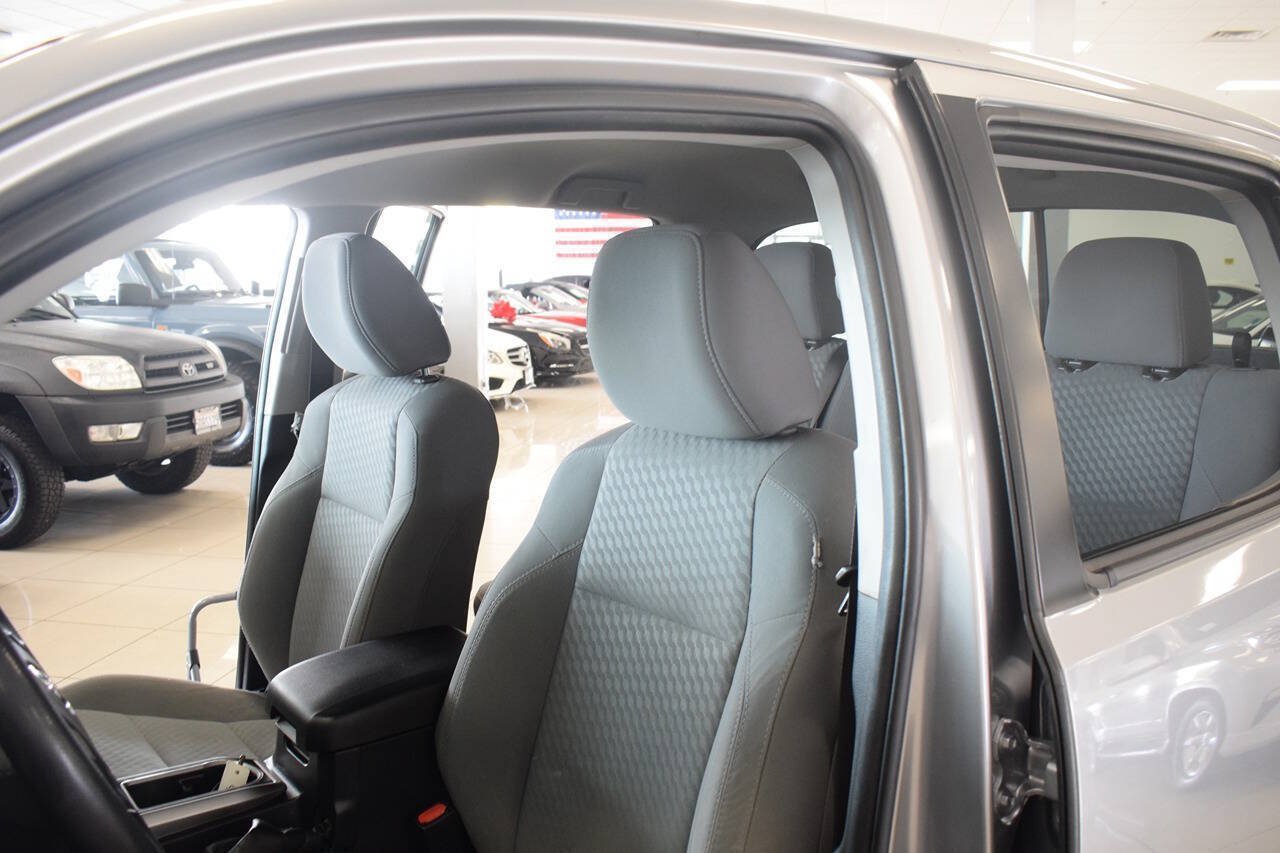 Used 2021 Toyota Tacoma SR5 w/ Technology Package AWD/4WD image 31