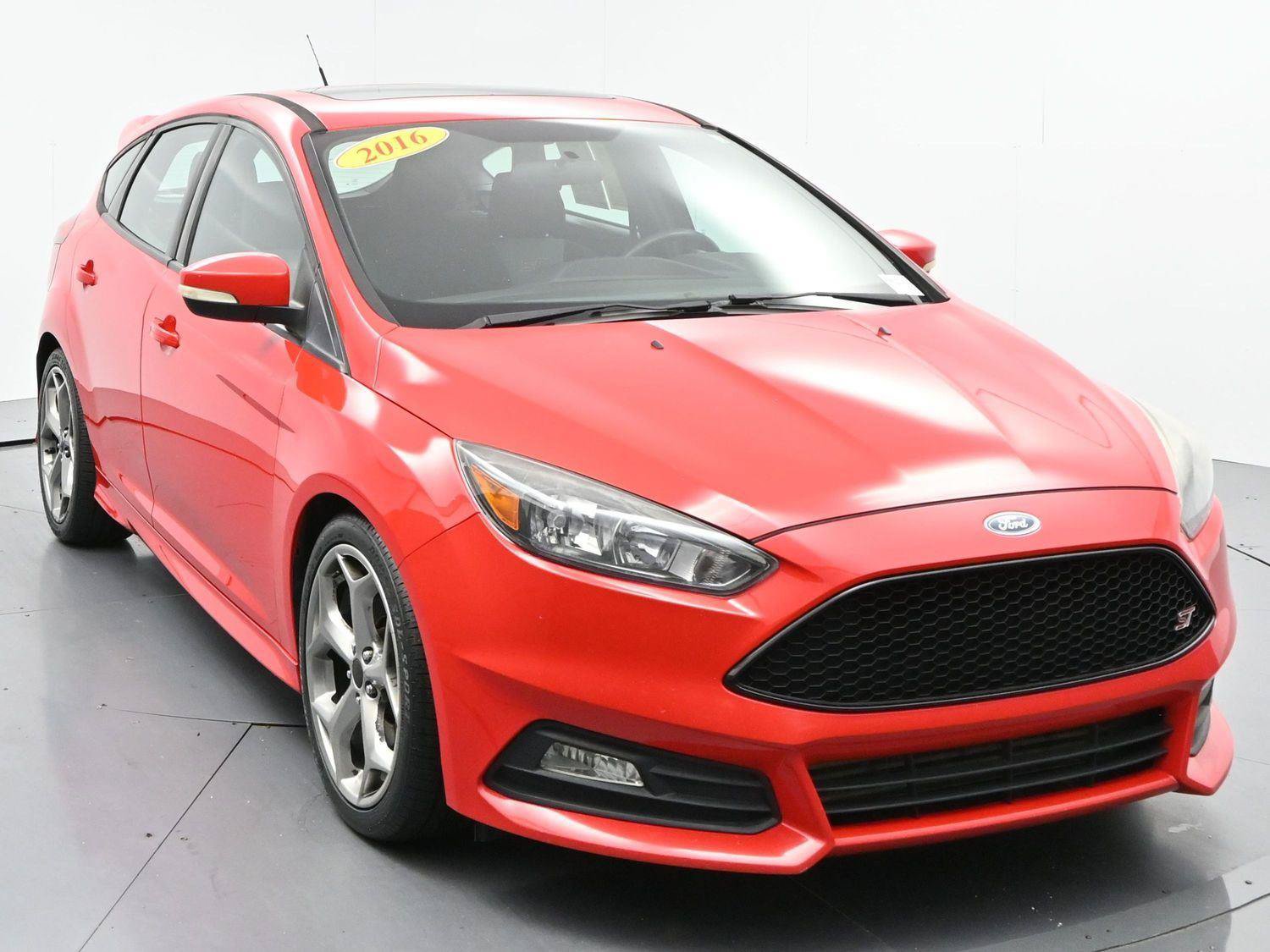 Used 2016 Ford Focus ST FWD image 2