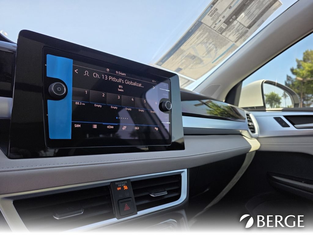 New 2026 Volkswagen Taos SE FWD image 18
