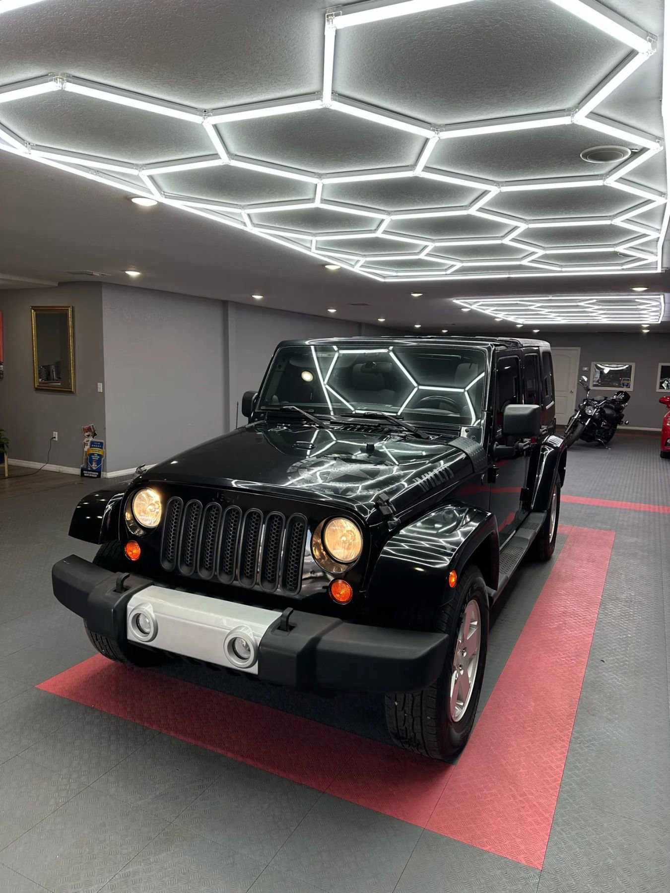 Used 2012 Jeep Wrangler Unlimited Sahara w/ Dual Top Group AWD/4WD image 2