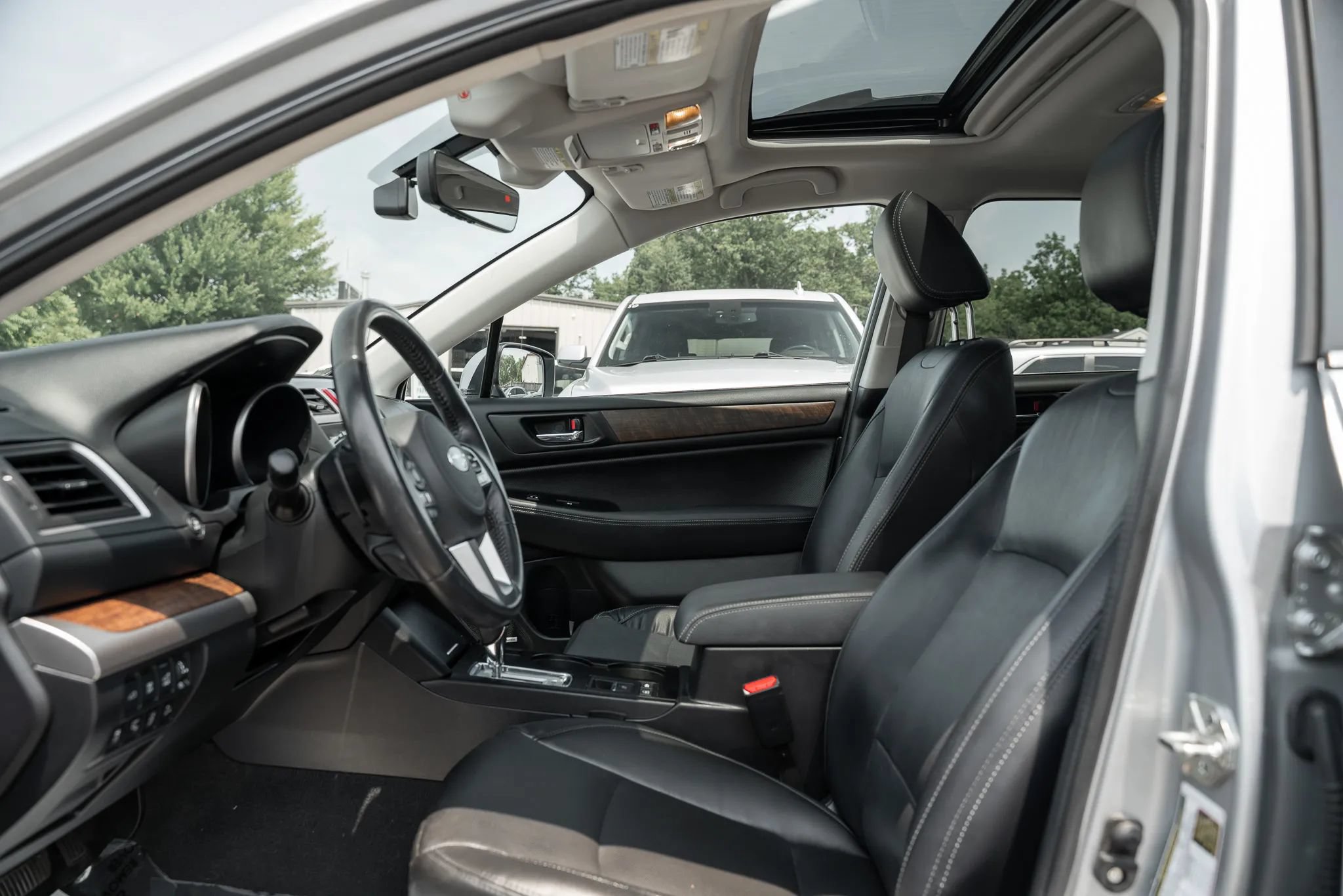 Used 2017 Subaru Outback 2.5i Limited AWD/4WD image 7