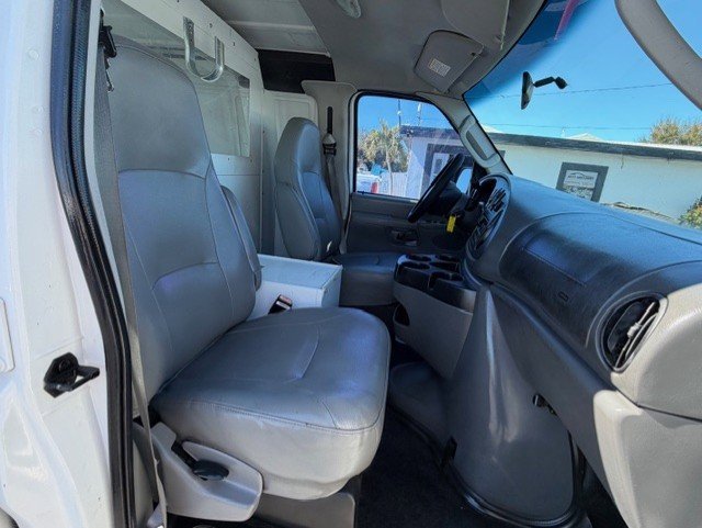 Used 2006 Ford E-150 and Econoline 150 RWD image 26
