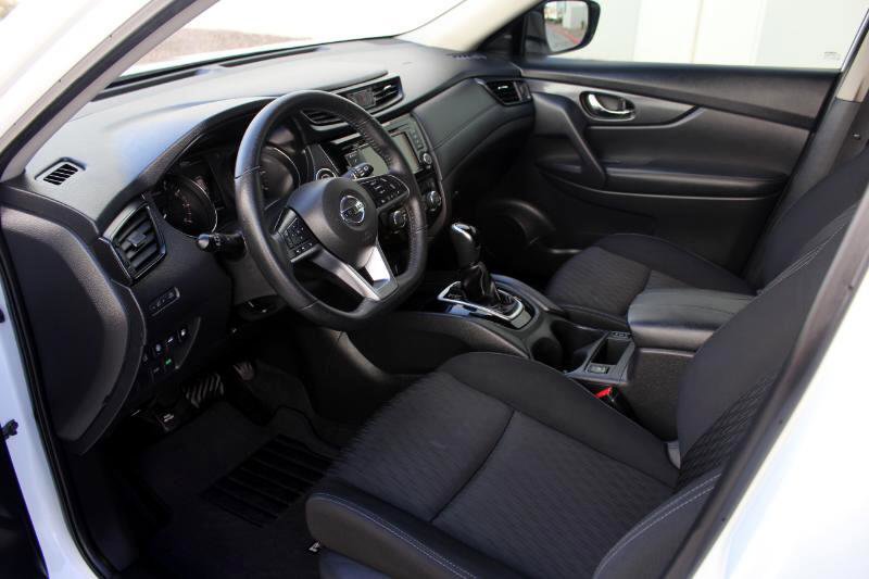 Used 2020 Nissan Rogue SV image 9