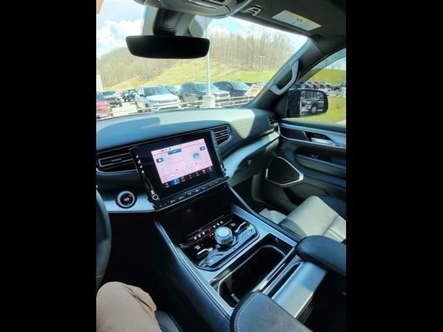 Used 2024 Jeep Wagoneer L Series II w/ Convenience Group I image 29