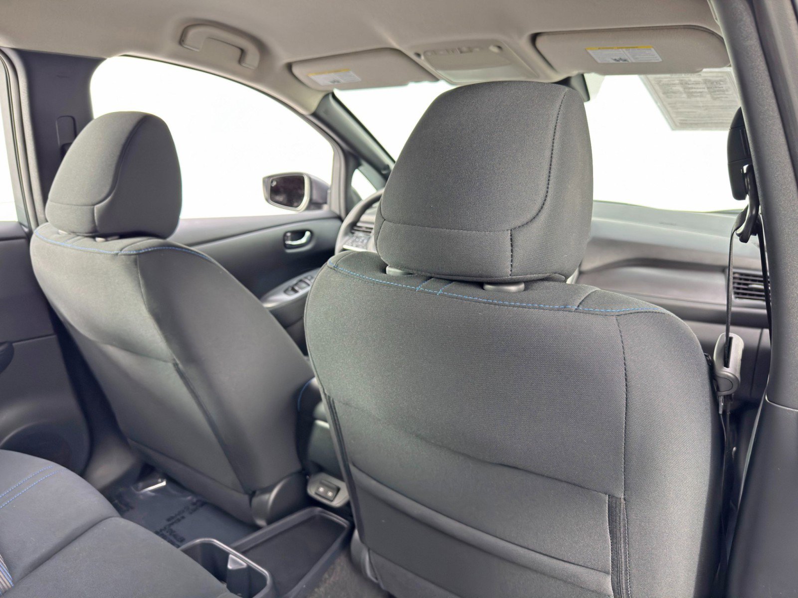 Used 2025 Nissan Leaf S image 28