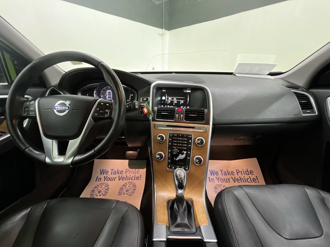 Used 2016 Volvo XC60 T6 Platinum AWD/4WD image 18