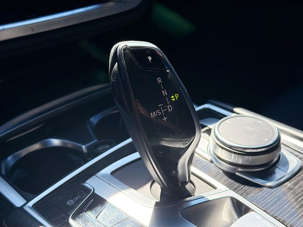 Used 2019 BMW 750i xDrive w/ M Sport Package image 32