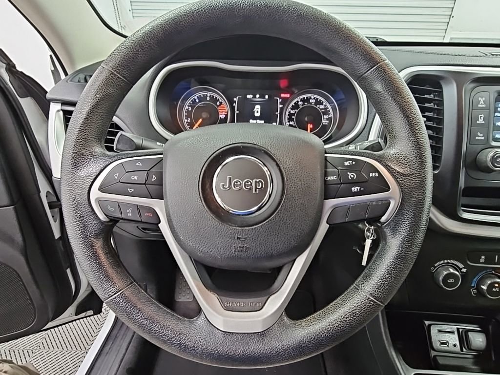 Used 2016 Jeep Cherokee Sport image 22