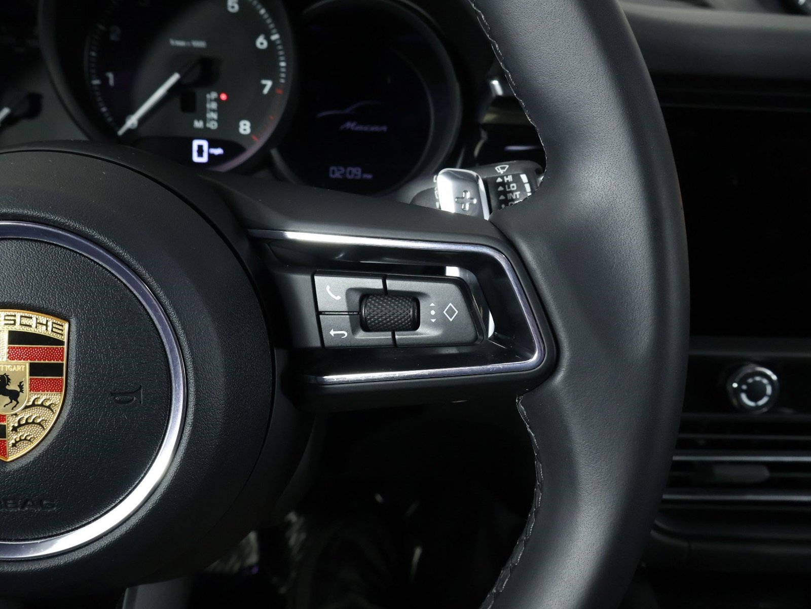 Certified 2026 Porsche Macan AWD/4WD image 15