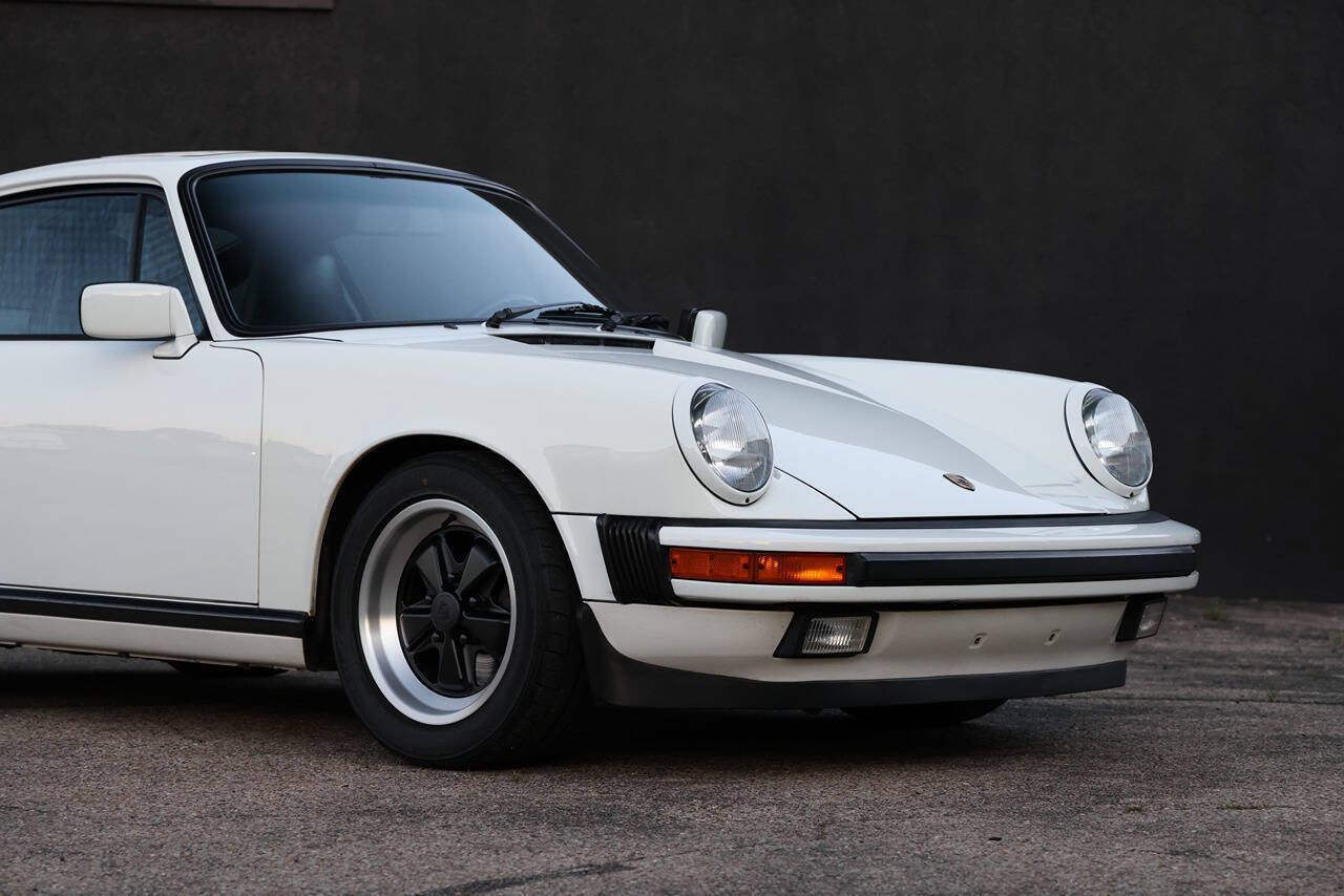 Used 1989 Porsche 911 Carrera RWD image 3
