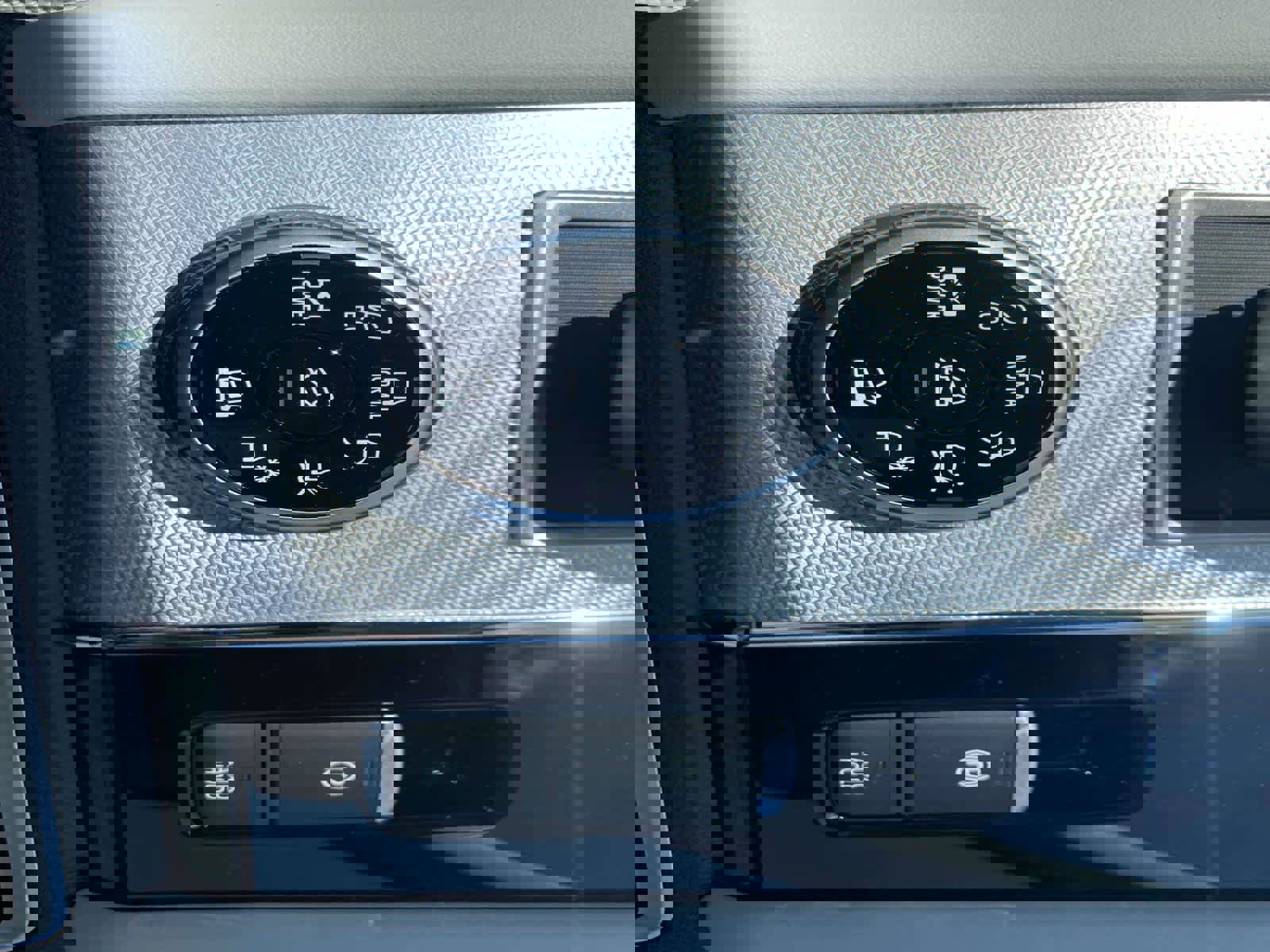 New 2025 Mitsubishi Outlander SEL image 13