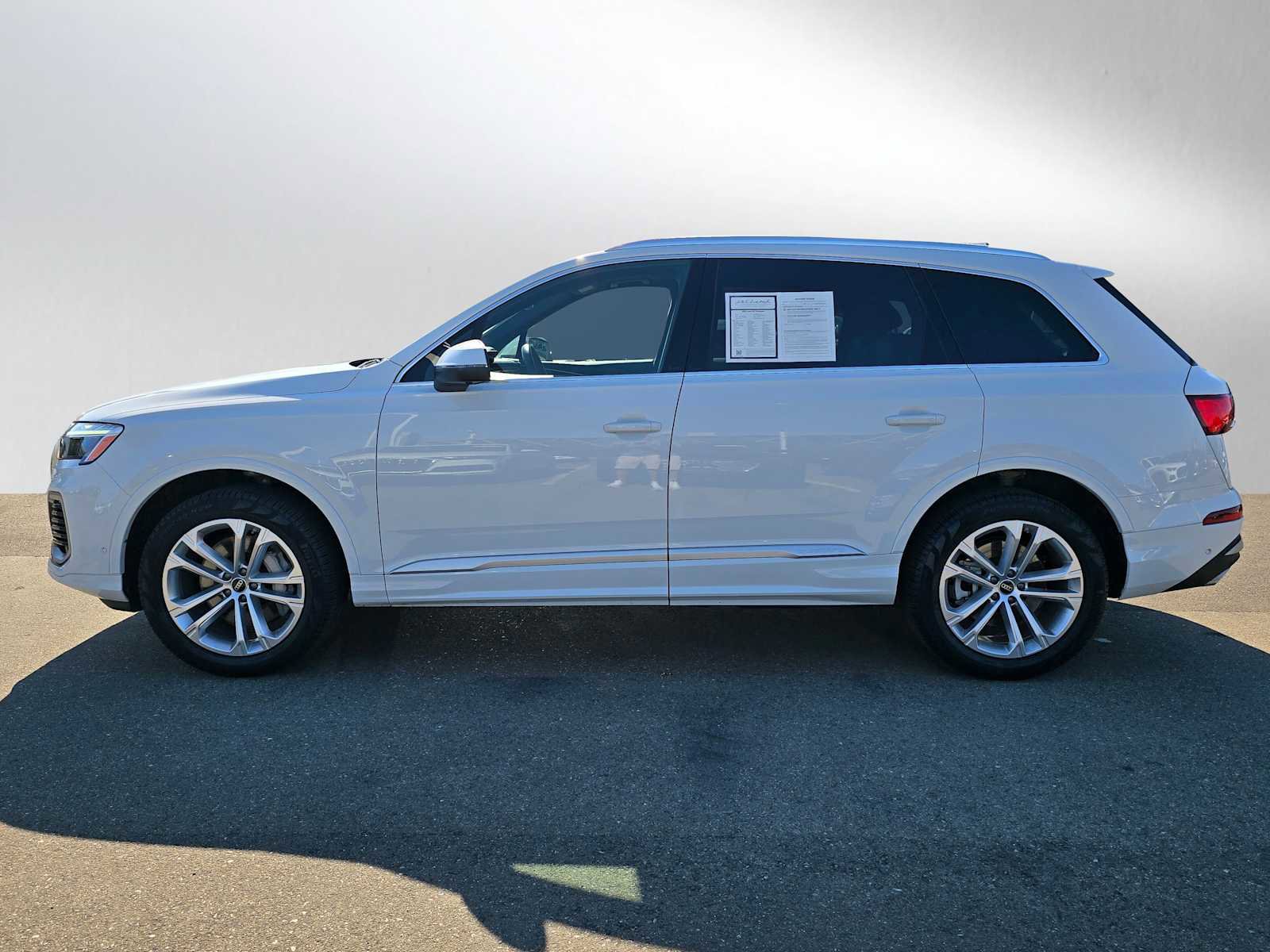 Used 2025 Audi Q7 2.0T Premium w/ Convenience Package image 4