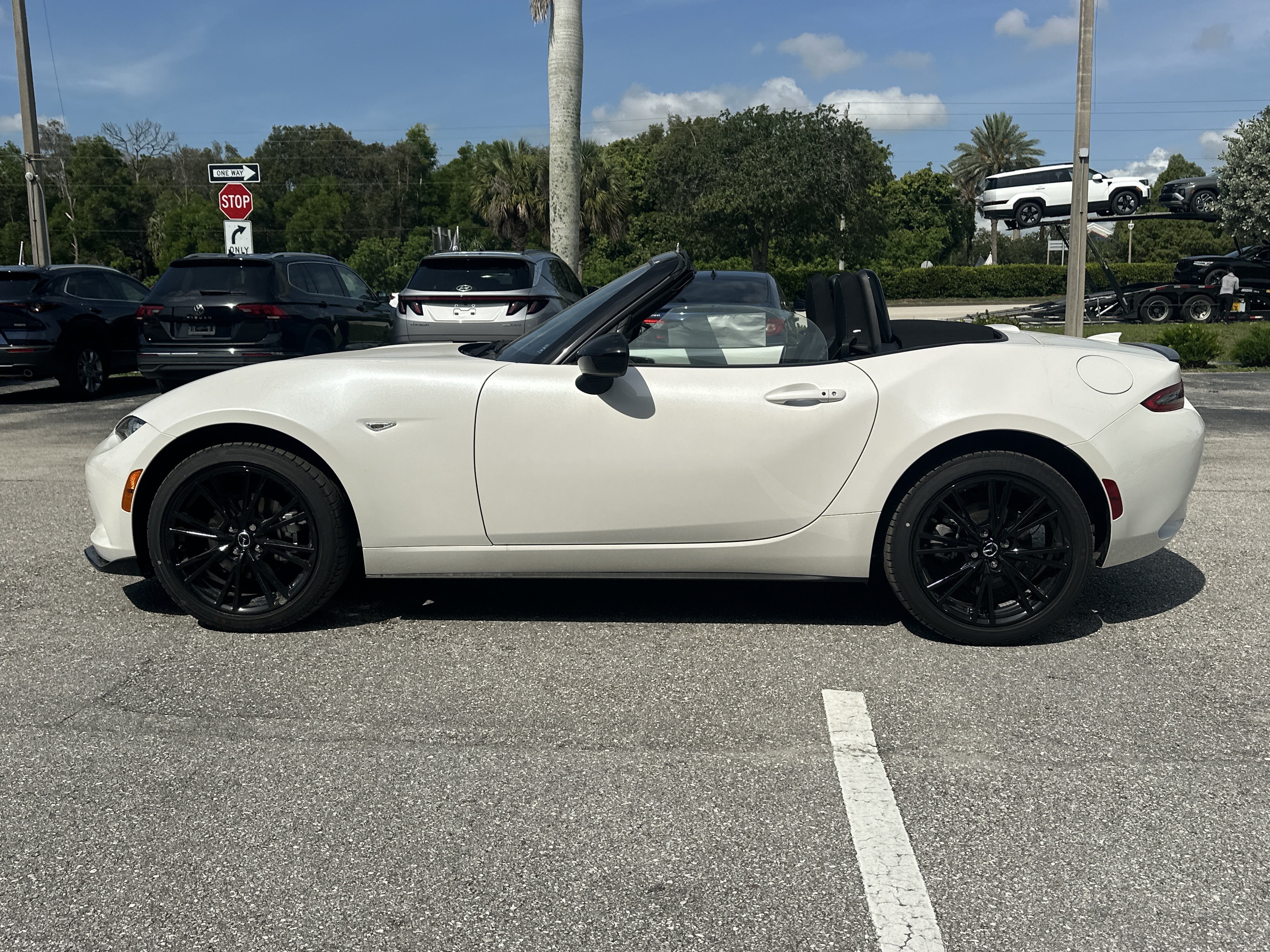 New 2026 MAZDA MX-5 Miata Club w/ Interior Package RWD image 2