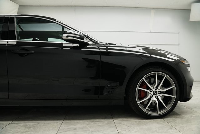 Used 2025 Genesis G70 2.5T image 13