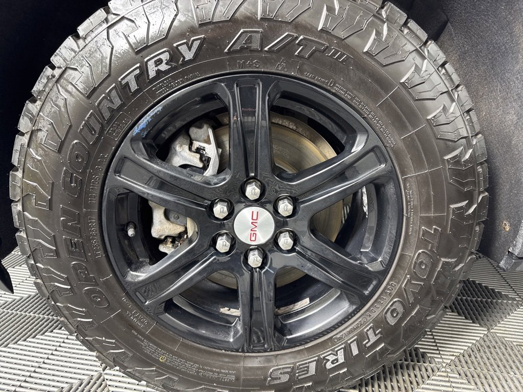 Used 2022 GMC Acadia AT4 w/ GMC Pro Grade Package image 10