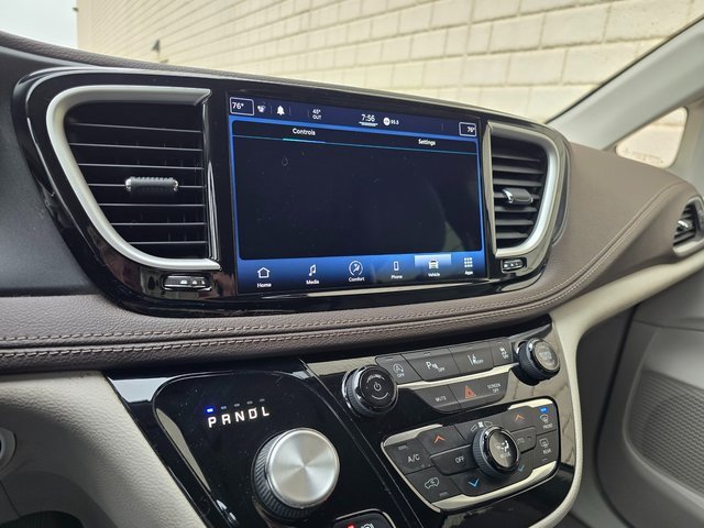 Used 2021 Chrysler Pacifica Touring image 48