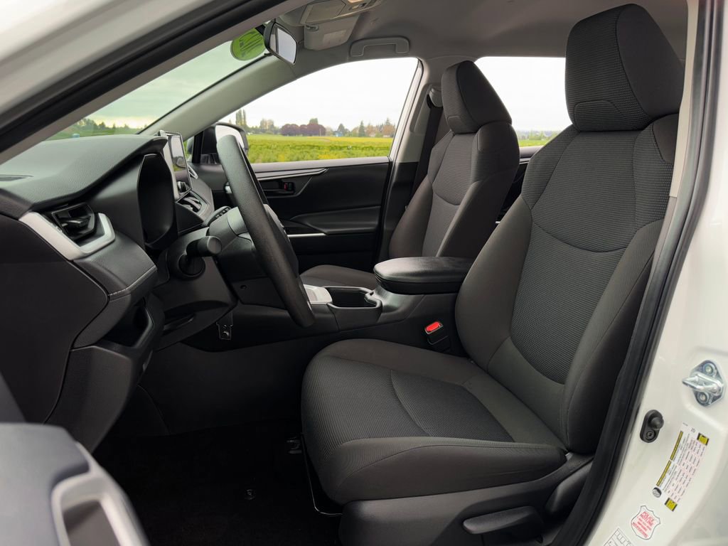 Certified 2025 Toyota RAV4 LE AWD/4WD image 9