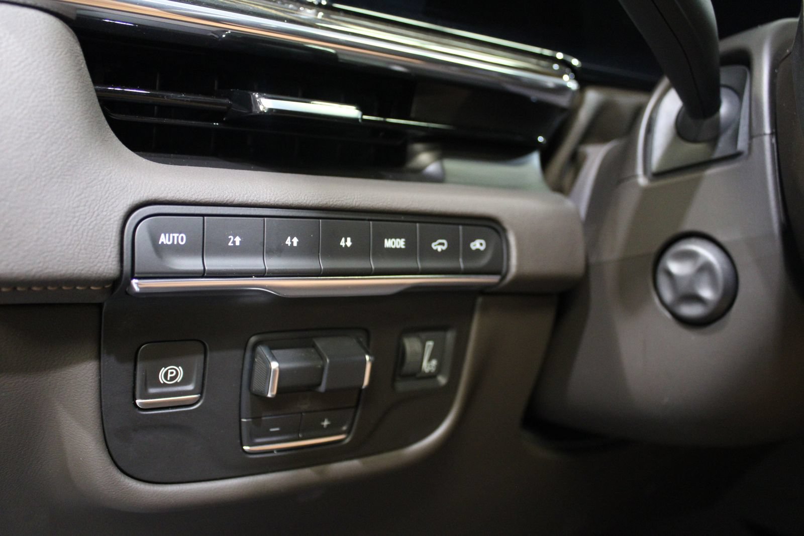 Used 2023 Cadillac Escalade ESV Premium Luxury w/ Performance Package AWD/4WD image 32
