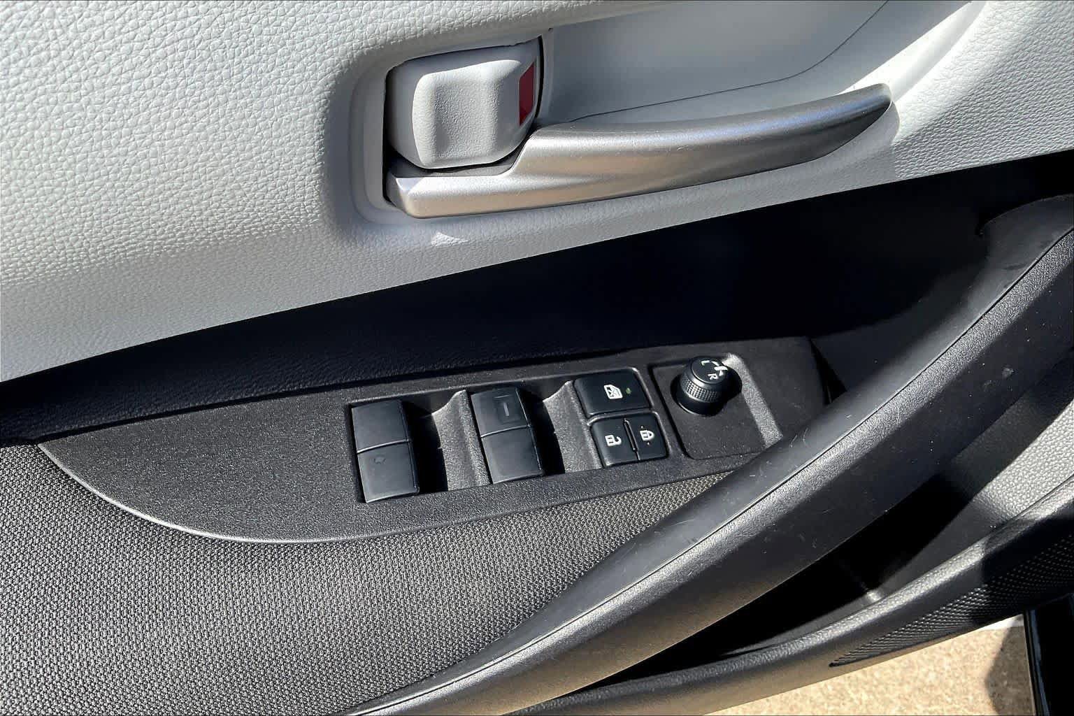 Used 2026 Toyota Corolla SE FWD image 31