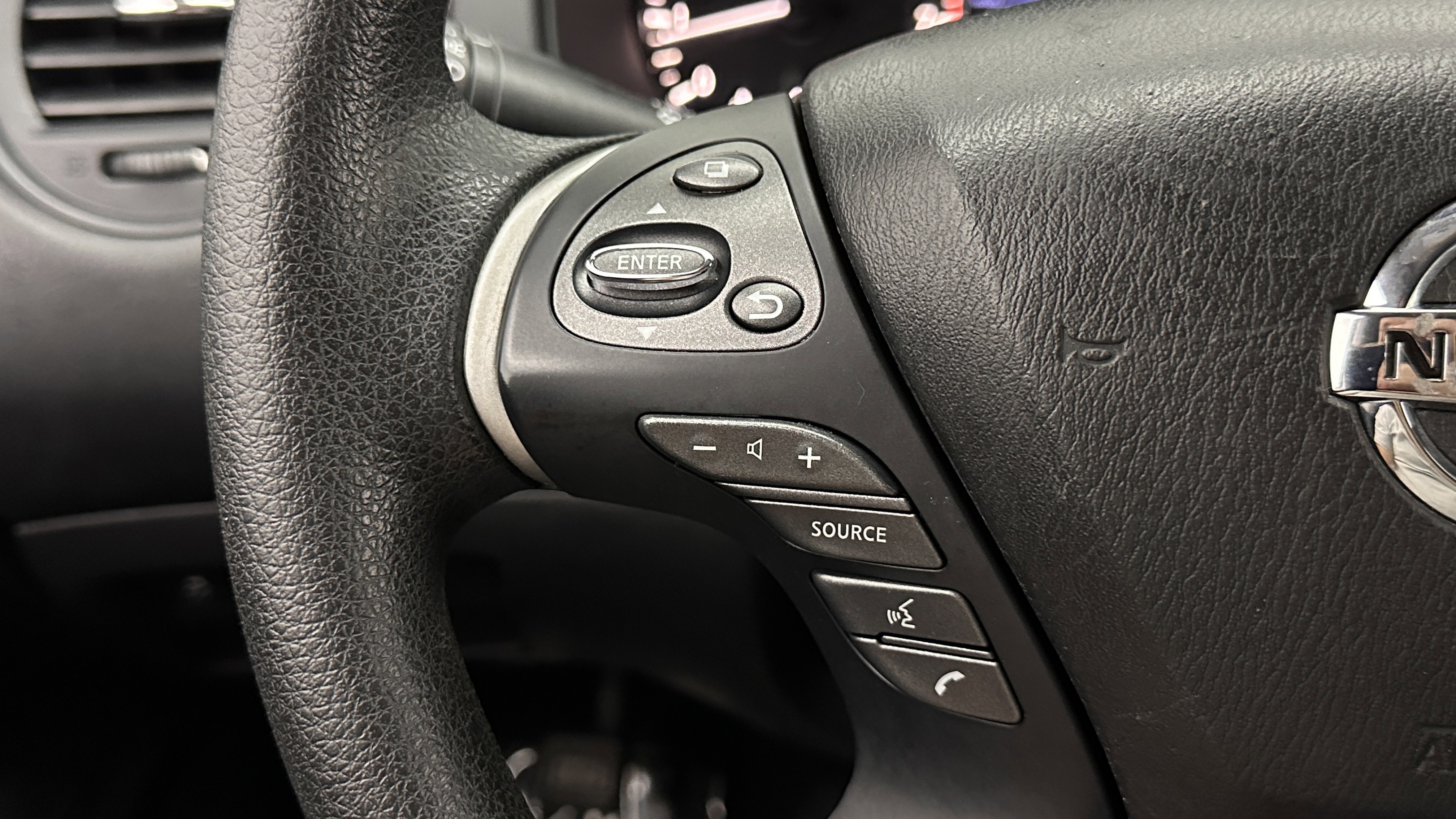 Used 2020 Nissan Pathfinder S FWD image 18