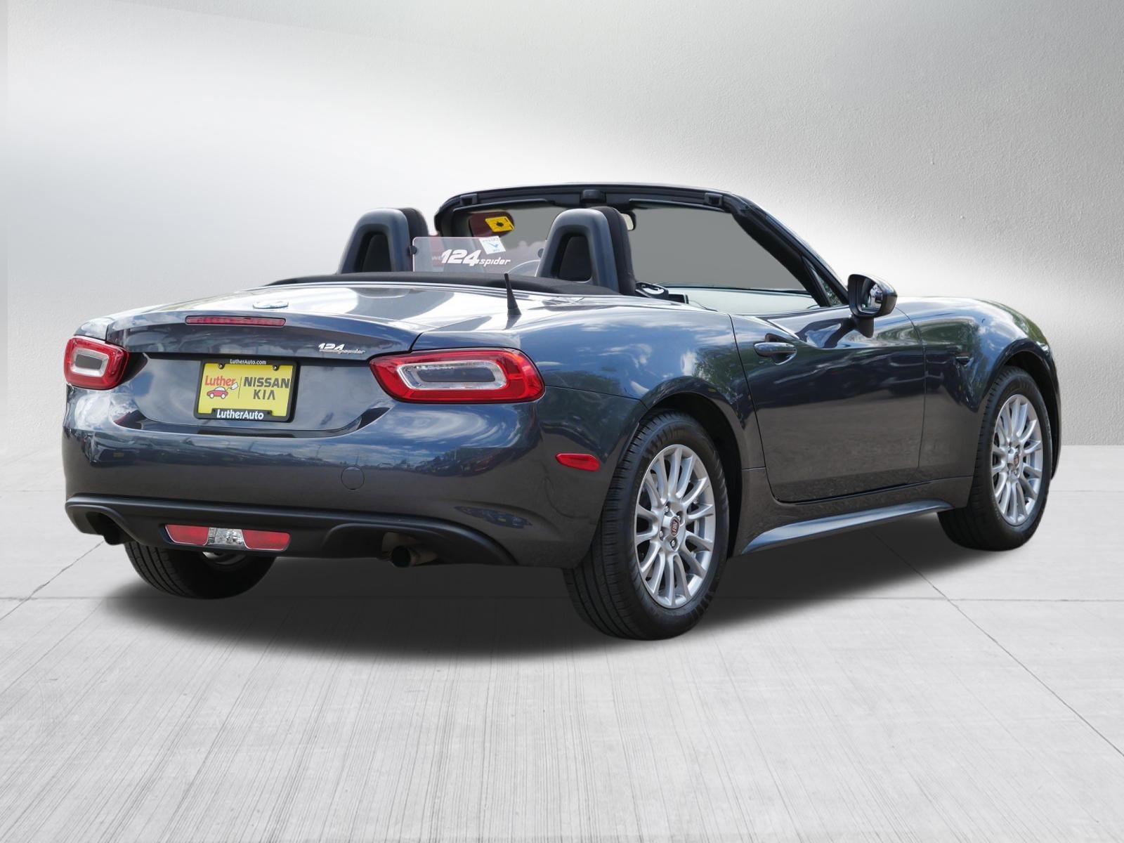 Used 2017 FIAT 124 Spider Classica RWD image 7