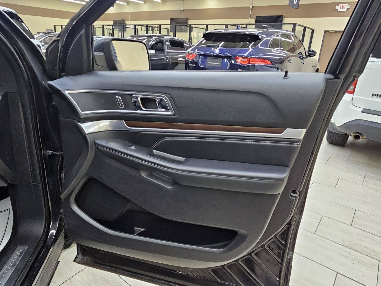 Used 2019 Ford Explorer Limited w/ Class III Trailer Tow Package FWD image 41