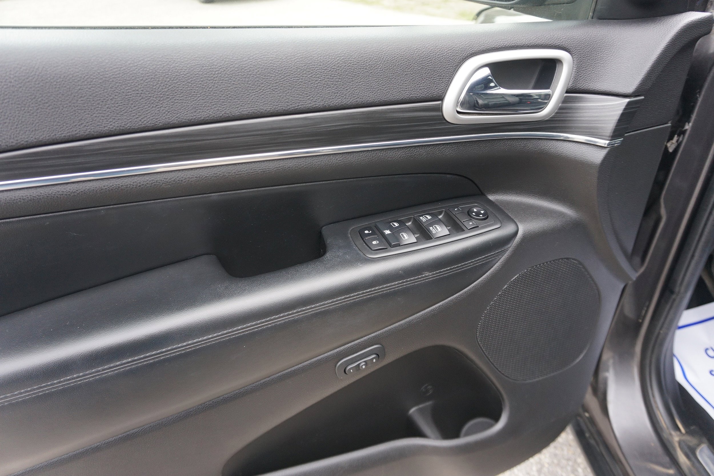 Used 2019 Jeep Grand Cherokee Limited AWD/4WD image 11
