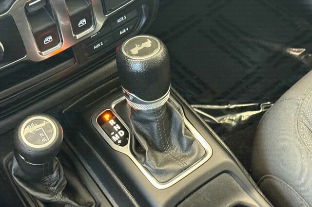 Used 2021 Jeep Wrangler Sport AWD/4WD image 22