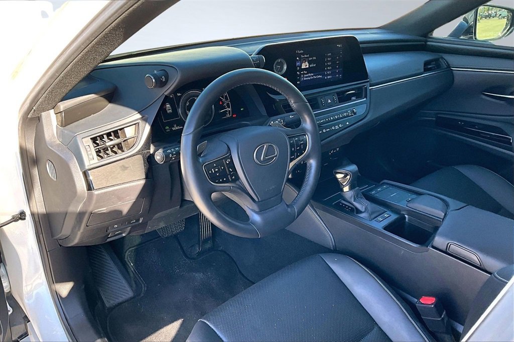 Used 2022 Lexus ES 300h w/ Premium Package image 15