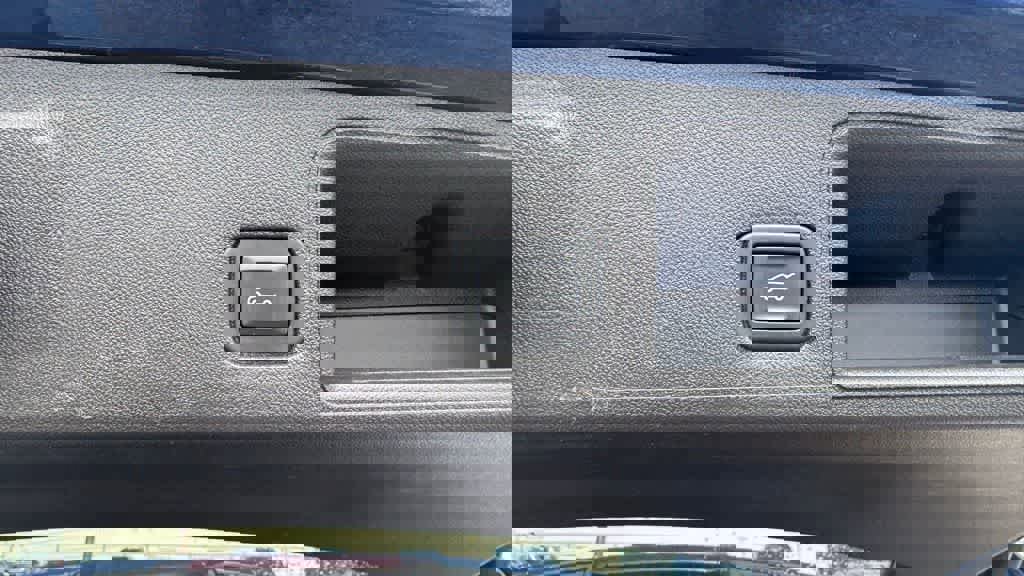 Used 2022 GMC Terrain SLT w/ LPO, Floor Liner Package image 14