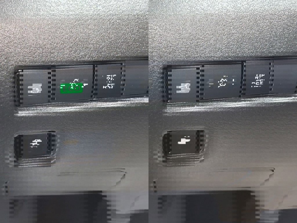 Used 2024 Nissan Sentra SV image 17