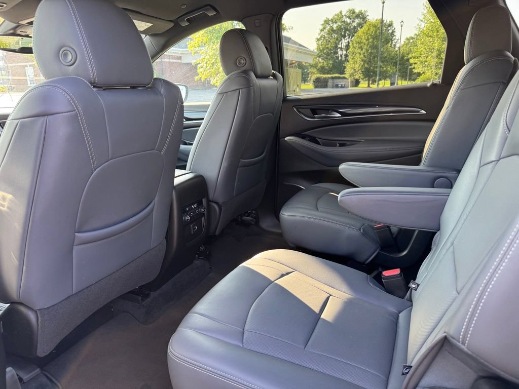 Used 2023 Buick Enclave Essence AWD/4WD image 12