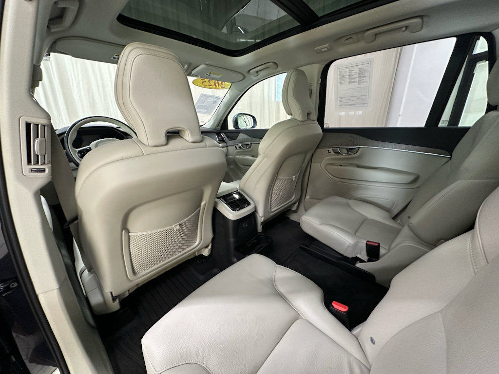 Used 2025 Volvo XC90 T8 Plus w/ Protection Package Premier AWD/4WD image 24