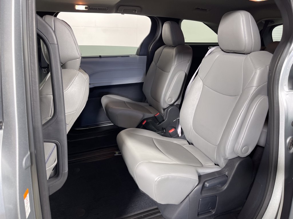Certified 2025 Toyota Sienna XLE FWD image 13
